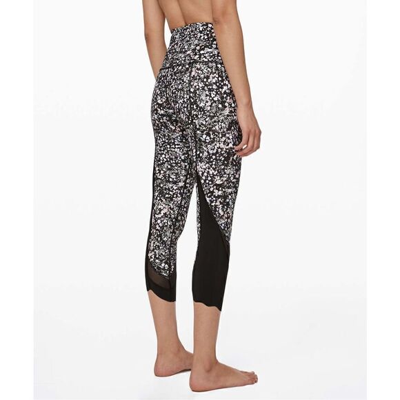 Womens Lululemon Wunder Under Crop II - Picture 2 of 6